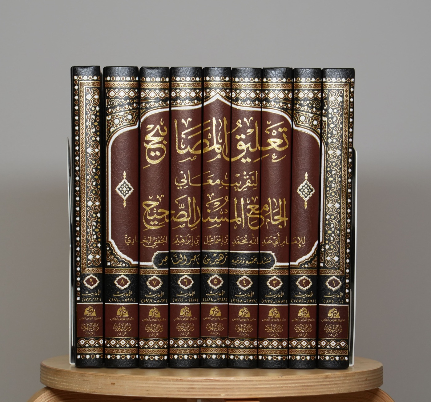 مجلدات تعليق المصابيح التسعة